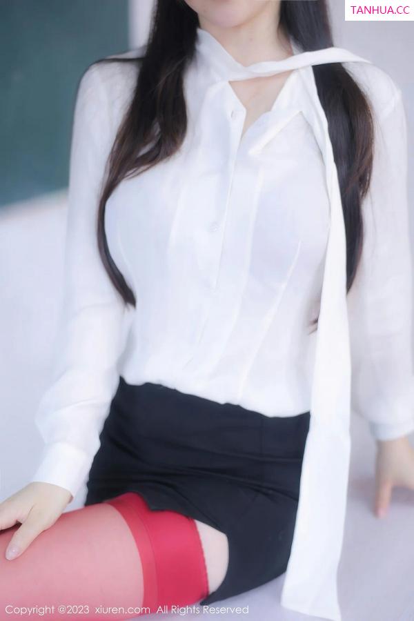 陈诗诗 诗诗 [XiuRen]高清写真图 2023.06.27 No.6980 诗诗kiki 教师美腿第15张图片